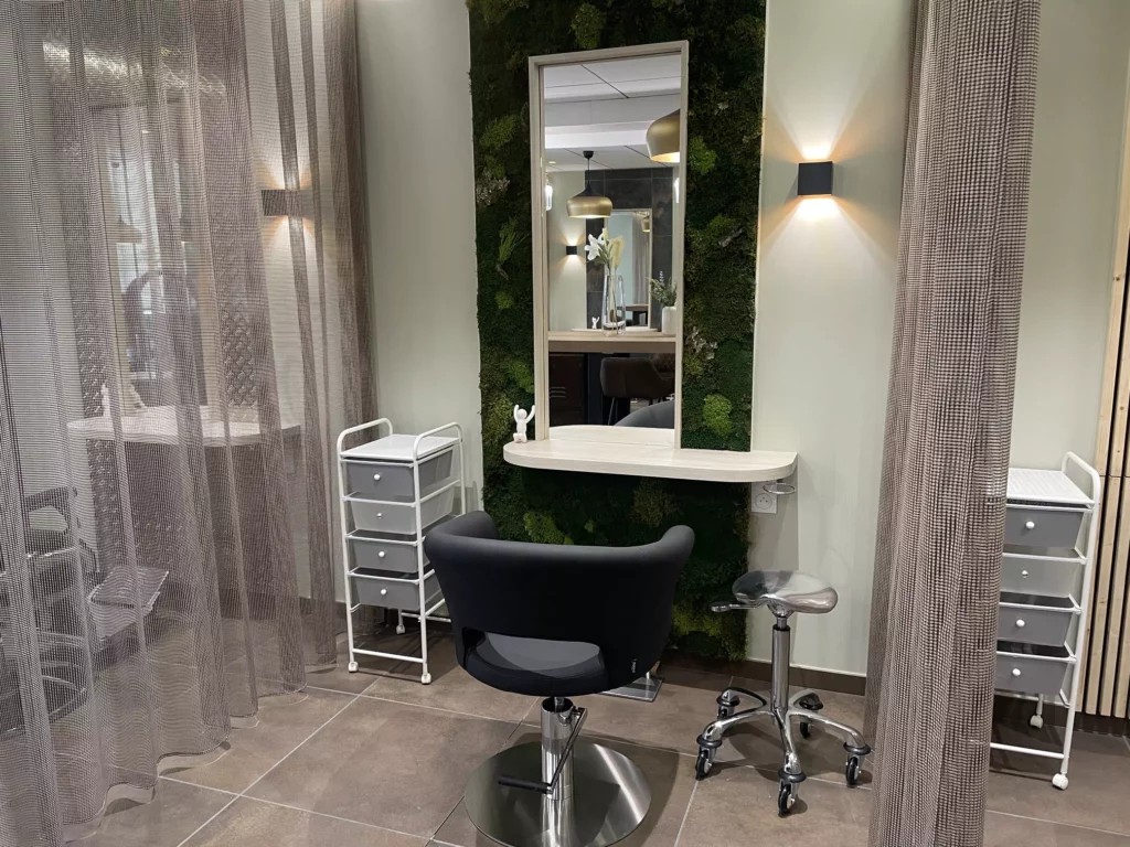 June For You — Cabine esthétique / bien-être · Poste de prothésie ongulaire · Fauteuil de coiffure